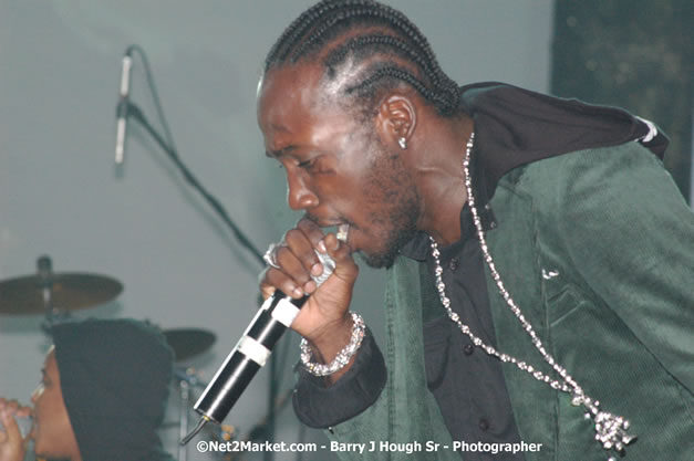 Mavado - Explosion - Red Stripe Reggae Sumfest 2007 - Thursday, July 19, 2007 - Red Stripe Reggae Sumfest 2007 at Catherine Hall, Montego Bay, St James, Jamaica W.I. - Negril Travel Guide, Negril Jamaica WI - http://www.negriltravelguide.com - info@negriltravelguide.com...!