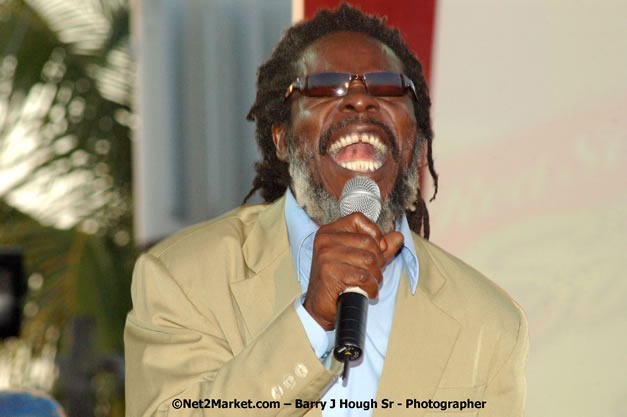 Mighty Diamonds - Red Stripe Reggae Sumfest 2007 - Zenith - Saturday, July 21, 2007 - Catherine Hall, Montego Bay, St James, Jamaica W.I. - Negril Travel Guide, Negril Jamaica WI - http://www.negriltravelguide.com - info@negriltravelguide.com...!