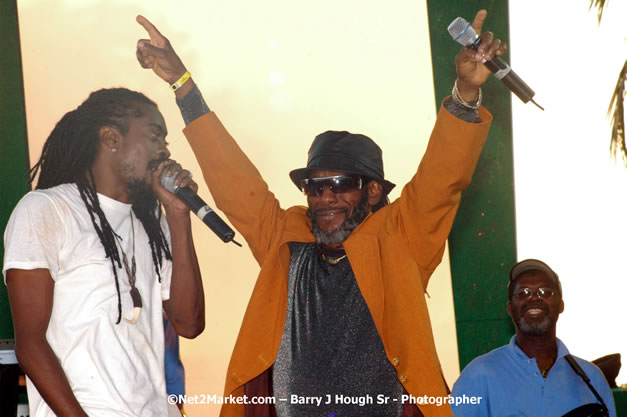 Mighty Diamonds - Red Stripe Reggae Sumfest 2007 - Zenith - Saturday, July 21, 2007 - Catherine Hall, Montego Bay, St James, Jamaica W.I. - Negril Travel Guide, Negril Jamaica WI - http://www.negriltravelguide.com - info@negriltravelguide.com...!