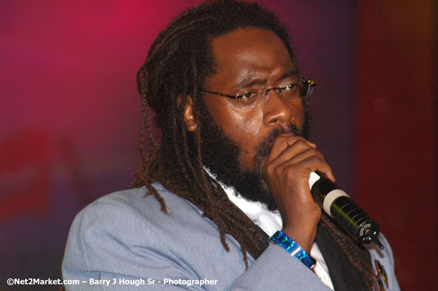 Tarrus Riley - Red Stripe Reggae Sumfest 2007 - Zenith - Saturday, July 21, 2007 - Catherine Hall, Montego Bay, St James, Jamaica W.I. - Negril Travel Guide, Negril Jamaica WI - http://www.negriltravelguide.com - info@negriltravelguide.com...!