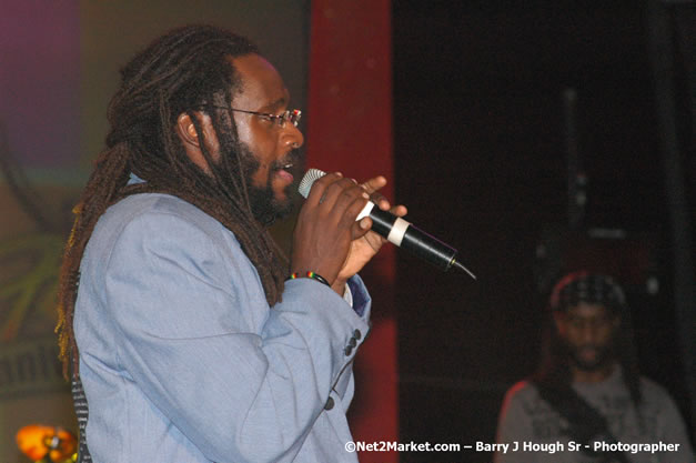 Tarrus Riley - Red Stripe Reggae Sumfest 2007 - Zenith - Saturday, July 21, 2007 - Catherine Hall, Montego Bay, St James, Jamaica W.I. - Negril Travel Guide, Negril Jamaica WI - http://www.negriltravelguide.com - info@negriltravelguide.com...!