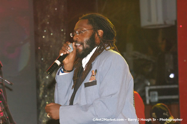 Tarrus Riley - Red Stripe Reggae Sumfest 2007 - Zenith - Saturday, July 21, 2007 - Catherine Hall, Montego Bay, St James, Jamaica W.I. - Negril Travel Guide, Negril Jamaica WI - http://www.negriltravelguide.com - info@negriltravelguide.com...!