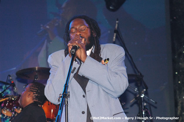 Tarrus Riley - Red Stripe Reggae Sumfest 2007 - Zenith - Saturday, July 21, 2007 - Catherine Hall, Montego Bay, St James, Jamaica W.I. - Negril Travel Guide, Negril Jamaica WI - http://www.negriltravelguide.com - info@negriltravelguide.com...!