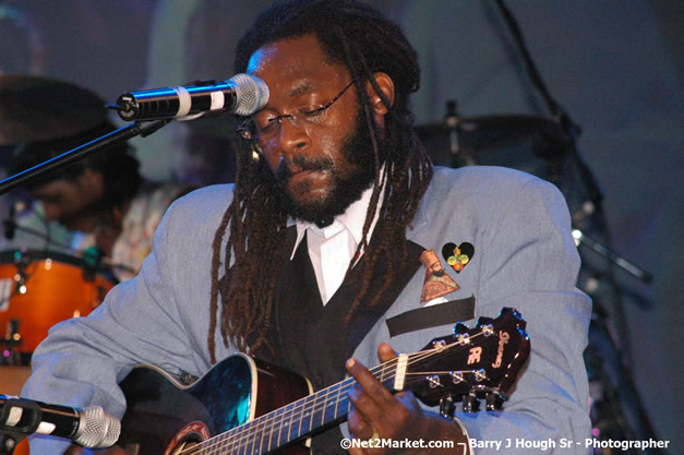 Tarrus Riley - Red Stripe Reggae Sumfest 2007 - Zenith - Saturday, July 21, 2007 - Catherine Hall, Montego Bay, St James, Jamaica W.I. - Negril Travel Guide, Negril Jamaica WI - http://www.negriltravelguide.com - info@negriltravelguide.com...!