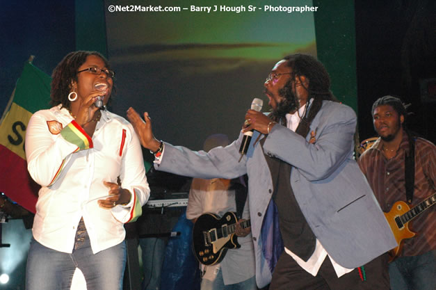 Tarrus Riley - Red Stripe Reggae Sumfest 2007 - Zenith - Saturday, July 21, 2007 - Catherine Hall, Montego Bay, St James, Jamaica W.I. - Negril Travel Guide, Negril Jamaica WI - http://www.negriltravelguide.com - info@negriltravelguide.com...!