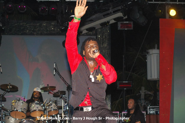 Wayne Marshall - Explosion - Red Stripe Reggae Sumfest 2007 - Thursday, July 19, 2007 - Red Stripe Reggae Sumfest 2007 at Catherine Hall, Montego Bay, St James, Jamaica W.I. - Negril Travel Guide, Negril Jamaica WI - http://www.negriltravelguide.com - info@negriltravelguide.com...!