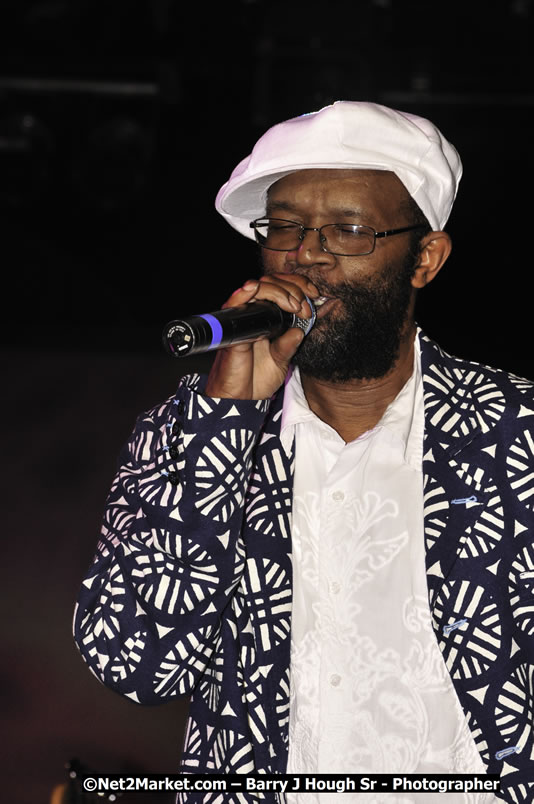 Beres Hammond @ Red Stripe Reggae Sumfest 2008 International Night 2, Catherine Hall, Montego Bay - Saturday, July 19, 2008 - Reggae Sumfest 2008 July 13 - July 19, 2008 - Photographs by Net2Market.com - Barry J. Hough Sr. Photojournalist/Photograper - Photographs taken with a Nikon D300 - Negril Travel Guide, Negril Jamaica WI - http://www.negriltravelguide.com - info@negriltravelguide.com...!