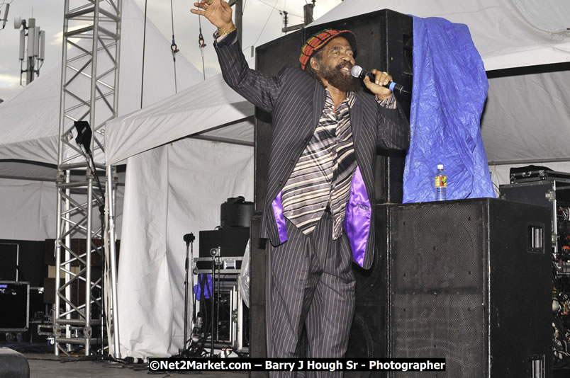 John Holt @ Red Stripe Reggae Sumfest 2008 International Night 2, Catherine Hall, Montego Bay - Saturday, July 19, 2008 - Reggae Sumfest 2008 July 13 - July 19, 2008 - Photographs by Net2Market.com - Barry J. Hough Sr. Photojournalist/Photograper - Photographs taken with a Nikon D300 - Negril Travel Guide, Negril Jamaica WI - http://www.negriltravelguide.com - info@negriltravelguide.com...!