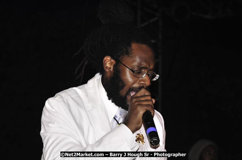 Tarrus Riley @ Red Stripe Reggae Sumfest 2008 International Night 2, Catherine Hall, Montego Bay - Saturday, July 19, 2008 - Reggae Sumfest 2008 July 13 - July 19, 2008 - Photographs by Net2Market.com - Barry J. Hough Sr. Photojournalist/Photograper - Photographs taken with a Nikon D300 - Negril Travel Guide, Negril Jamaica WI - http://www.negriltravelguide.com - info@negriltravelguide.com...!