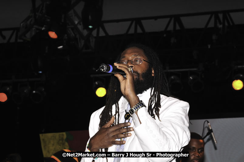 Tarrus Riley @ Red Stripe Reggae Sumfest 2008 International Night 2, Catherine Hall, Montego Bay - Saturday, July 19, 2008 - Reggae Sumfest 2008 July 13 - July 19, 2008 - Photographs by Net2Market.com - Barry J. Hough Sr. Photojournalist/Photograper - Photographs taken with a Nikon D300 - Negril Travel Guide, Negril Jamaica WI - http://www.negriltravelguide.com - info@negriltravelguide.com...!