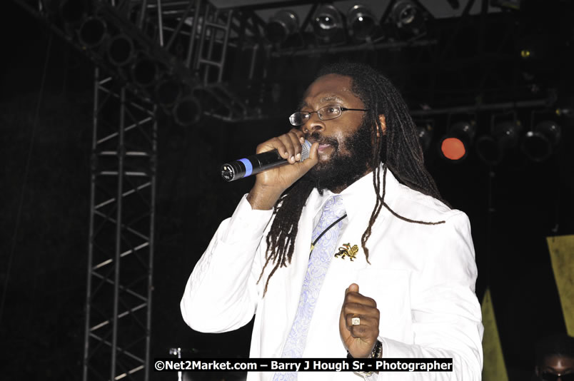  Tarrus Riley - Live in Concert - at the One Love Reggae Concert Series 09/10 @ Negril Escape Resort & Spa - Also Featuring: Mistic Bowie, Monday Justice, Cash, Dean Frazier - DJ Gemini - MC Oliver Cargill, Negril Escape Resort & Spa, One Love Drive, West End, Negril, Westmoreland, Jamaica W.I. - Tuesday, November 17, 2009 - Photographs by Net2Market.com - Barry J. Hough Sr, Photographer / Photojournalist - Photos taken with a Nikon D70, D100, or D300 - Negril Travel Guide, Negril Jamaica WI - http://www.negriltravelguide.com - info@negriltravelguide.com...!