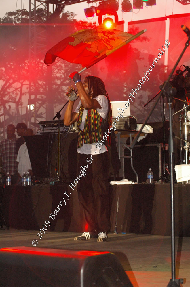 Damian 'Jr. Gong' Marley & NAS @ Reggae Sumfest 2009 - International Night 2 - Reggae Sumfest 2009,Catherine Hall, Montego Bay, St. James, Jamaica W.I. - Saturday, July 25, 2009 - Reggae Sumfest 2009, July 19 - 25, 2009 - Photographs by Net2Market.com - Barry J. Hough Sr. Photojournalist/Photograper - Photographs taken with a Nikon D70, D100, or D300 - Negril Travel Guide, Negril Jamaica WI - http://www.negriltravelguide.com - info@negriltravelguide.com...!