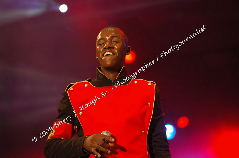 Romain Virgo  @ Reggae Sumfest 2009 - International Night 2 - Reggae Sumfest 2009,Catherine Hall, Montego Bay, St. James, Jamaica W.I. - Saturday, July 25, 2009 - Reggae Sumfest 2009, July 19 - 25, 2009 - Photographs by Net2Market.com - Barry J. Hough Sr. Photojournalist/Photograper - Photographs taken with a Nikon D70, D100, or D300 - Negril Travel Guide, Negril Jamaica WI - http://www.negriltravelguide.com - info@negriltravelguide.com...!