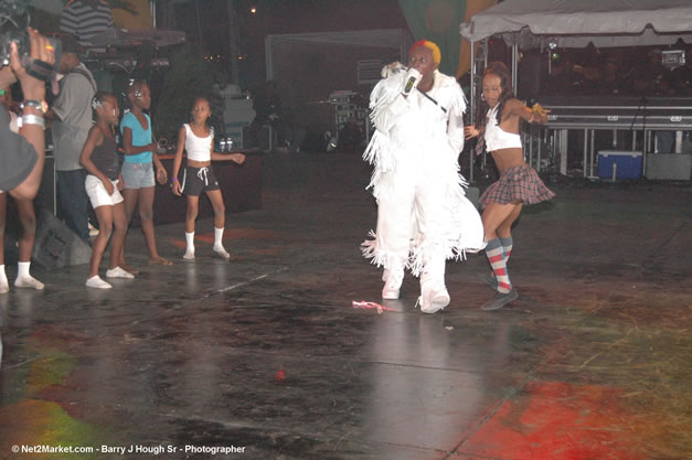 Elephant Man - Red Stripe Reggae Sumfest 2006 - Stormfront - The Blazing Dance Hall Night - Thursday, July 20, 2006 - Catherine Hall Venue - Montego Bay, Jamaica - Negril Travel Guide, Negril Jamaica WI - http://www.negriltravelguide.com - info@negriltravelguide.com...!