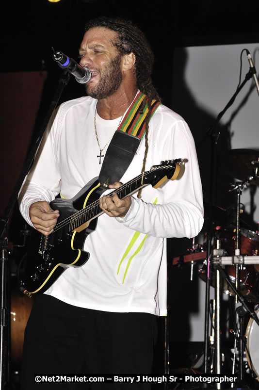 Andy Vernon @ Reggae Sumfest 2008 International Night 2, Catherine Hall, Montego Bay - Saturday, July 19, 2008 - Reggae Sumfest 2008 July 13 - July 19, 2008 - Photographs by Net2Market.com - Barry J. Hough Sr. Photojournalist/Photograper - Photographs taken with a Nikon D300 - Negril Travel Guide, Negril Jamaica WI - http://www.negriltravelguide.com - info@negriltravelguide.com...!