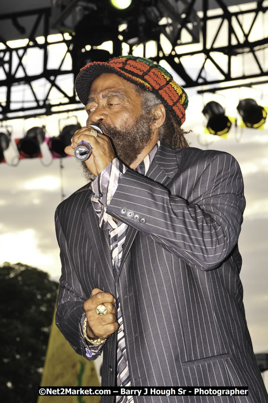 John Holt @ Reggae Sumfest 2008 International Night 2, Catherine Hall, Montego Bay - Saturday, July 19, 2008 - Reggae Sumfest 2008 July 13 - July 19, 2008 - Photographs by Net2Market.com - Barry J. Hough Sr. Photojournalist/Photograper - Photographs taken with a Nikon D300 - Negril Travel Guide, Negril Jamaica WI - http://www.negriltravelguide.com - info@negriltravelguide.com...!