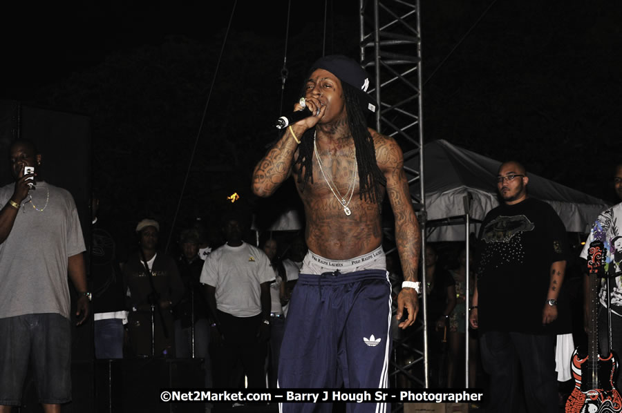 Lil Wayne @ Reggae Sumfest 2008 International Night 2, Catherine Hall, Montego Bay - Saturday, July 19, 2008 - Reggae Sumfest 2008 July 13 - July 19, 2008 - Photographs by Net2Market.com - Barry J. Hough Sr. Photojournalist/Photograper - Photographs taken with a Nikon D300 - Negril Travel Guide, Negril Jamaica WI - http://www.negriltravelguide.com - info@negriltravelguide.com...!