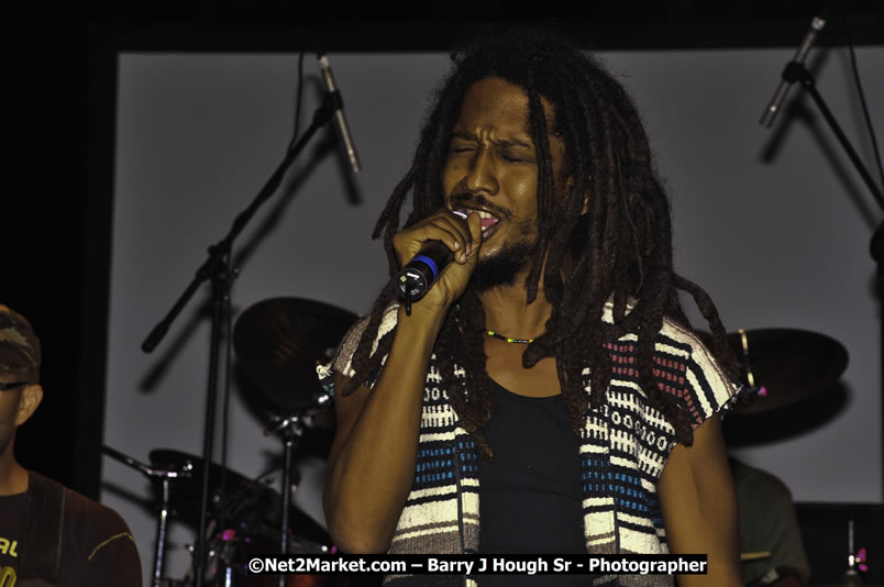 Rootz Underground @ Reggae Sumfest 2008 International Night 2, Catherine Hall, Montego Bay - Saturday, July 19, 2008 - Reggae Sumfest 2008 July 13 - July 19, 2008 - Photographs by Net2Market.com - Barry J. Hough Sr. Photojournalist/Photograper - Photographs taken with a Nikon D300 - Negril Travel Guide, Negril Jamaica WI - http://www.negriltravelguide.com - info@negriltravelguide.com...!