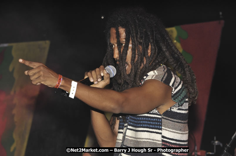 Rootz Underground @ Reggae Sumfest 2008 International Night 2, Catherine Hall, Montego Bay - Saturday, July 19, 2008 - Reggae Sumfest 2008 July 13 - July 19, 2008 - Photographs by Net2Market.com - Barry J. Hough Sr. Photojournalist/Photograper - Photographs taken with a Nikon D300 - Negril Travel Guide, Negril Jamaica WI - http://www.negriltravelguide.com - info@negriltravelguide.com...!