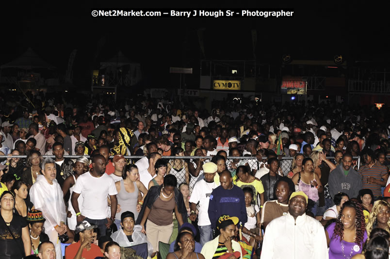 T - Pain @ Reggae Sumfest 2008 International Night 2, Catherine Hall, Montego Bay - Saturday, July 19, 2008 - Reggae Sumfest 2008 July 13 - July 19, 2008 - Photographs by Net2Market.com - Barry J. Hough Sr. Photojournalist/Photograper - Photographs taken with a Nikon D300 - Negril Travel Guide, Negril Jamaica WI - http://www.negriltravelguide.com - info@negriltravelguide.com...!