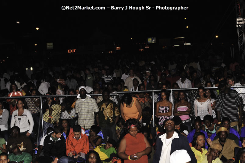 Tarrus Riley @ Reggae Sumfest 2008 International Night 2, Catherine Hall, Montego Bay - Saturday, July 19, 2008 - Reggae Sumfest 2008 July 13 - July 19, 2008 - Photographs by Net2Market.com - Barry J. Hough Sr. Photojournalist/Photograper - Photographs taken with a Nikon D300 - Negril Travel Guide, Negril Jamaica WI - http://www.negriltravelguide.com - info@negriltravelguide.com...!