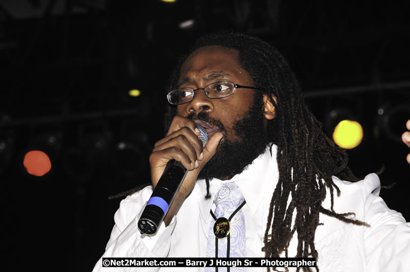 Tarrus Riley @ Reggae Sumfest 2008 International Night 2, Catherine Hall, Montego Bay - Saturday, July 19, 2008 - Reggae Sumfest 2008 July 13 - July 19, 2008 - Photographs by Net2Market.com - Barry J. Hough Sr. Photojournalist/Photograper - Photographs taken with a Nikon D300 - Negril Travel Guide, Negril Jamaica WI - http://www.negriltravelguide.com - info@negriltravelguide.com...!