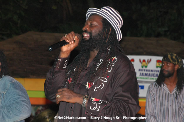 Tarrus Riley, Jimmy Riley, and Dwayne Stephensen - Money Cologne Promotions in association with "British Link Up" presents Summer Jam featuring She's Royal Tarrus Riley & Jimmy Riley - Plus Ras Slick, Sham Dawg, and Whiskey Bagio @ Roots Bamboo, Norman Manley Boulevard, Negril, Jamaica W.I. - Backed up Dean Fraser & The Hurricanne Band - MC Barry G and Rev. BB - July 25, 2007 - Negril Travel Guide.com, Negril Jamaica WI - http://www.negriltravelguide.com - info@negriltravelguide.com...!