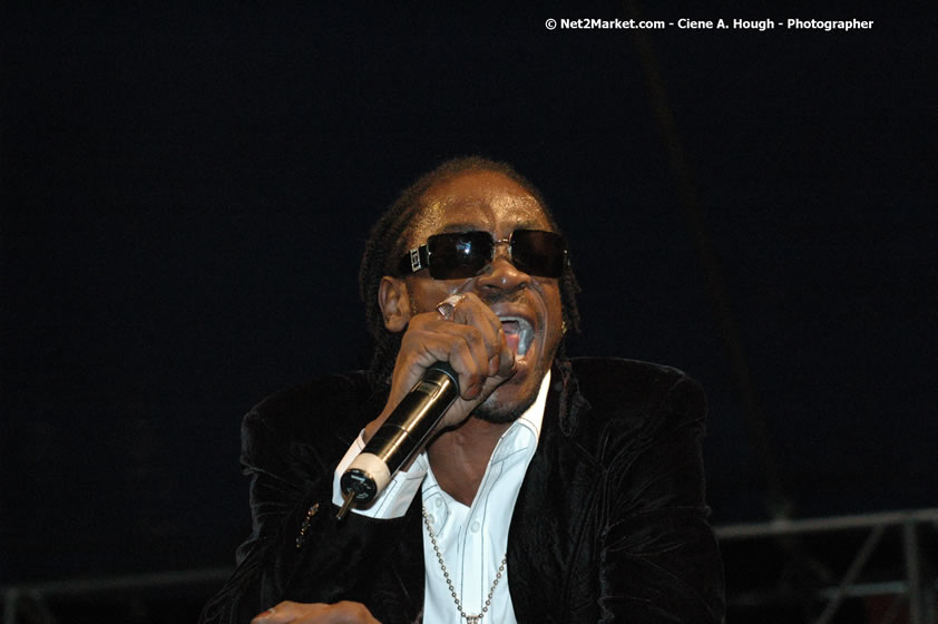 Bounty Killer - Smile Jamaica, Nine Miles, St Anns, Jamaica - Saturday, February 10, 2007 - The Smile Jamaica Concert, a symbolic homecoming in Bob Marley's birthplace of Nine Miles - Negril Travel Guide, Negril Jamaica WI - http://www.negriltravelguide.com - info@negriltravelguide.com...!