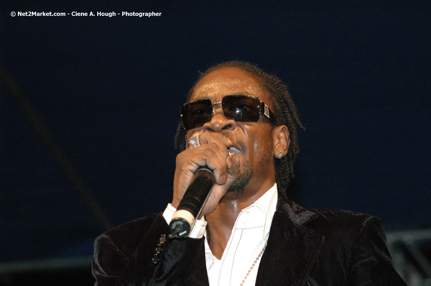 Bounty Killer - Smile Jamaica, Nine Miles, St Anns, Jamaica - Saturday, February 10, 2007 - The Smile Jamaica Concert, a symbolic homecoming in Bob Marley's birthplace of Nine Miles - Negril Travel Guide, Negril Jamaica WI - http://www.negriltravelguide.com - info@negriltravelguide.com...!