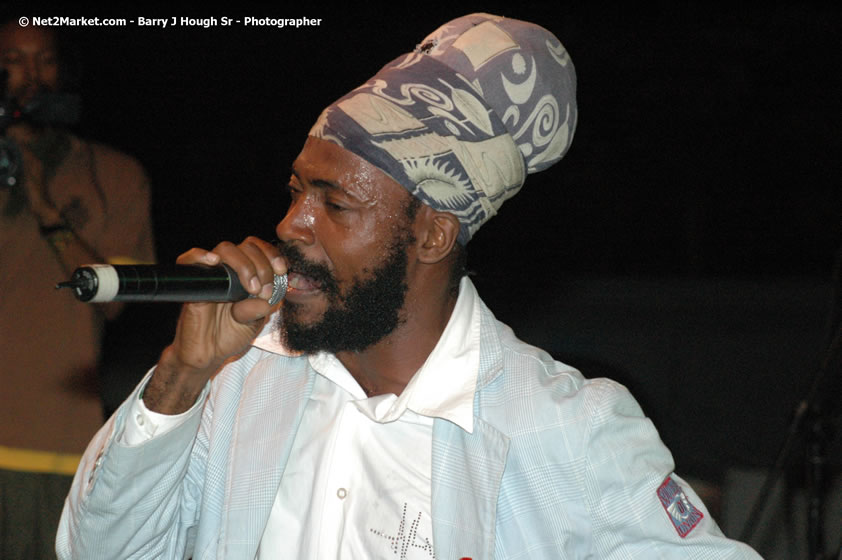 Lutan Fyah - Smile Jamaica, Nine Miles, St Anns, Jamaica - Saturday, February 10, 2007 - The Smile Jamaica Concert, a symbolic homecoming in Bob Marley's birthplace of Nine Miles - Negril Travel Guide, Negril Jamaica WI - http://www.negriltravelguide.com - info@negriltravelguide.com...!