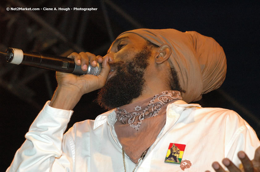 Spragga Benz - Smile Jamaica, Nine Miles, St Anns, Jamaica - Saturday, February 10, 2007 - The Smile Jamaica Concert, a symbolic homecoming in Bob Marley's birthplace of Nine Miles - Negril Travel Guide, Negril Jamaica WI - http://www.negriltravelguide.com - info@negriltravelguide.com...!