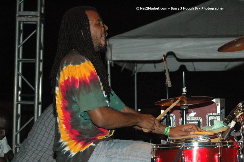 Wayne Marshall - Smile Jamaica, Nine Miles, St Anns, Jamaica - Saturday, February 10, 2007 - The Smile Jamaica Concert, a symbolic homecoming in Bob Marley's birthplace of Nine Miles - Negril Travel Guide, Negril Jamaica WI - http://www.negriltravelguide.com - info@negriltravelguide.com...!