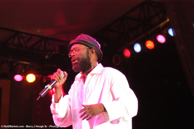 Beres Hammond - Red Stripe Reggae Sumfest 2006 - The Summit - Jamaica's Greatest, The World's Best - Saturday, July 22, 2006 - Montego Bay, Jamaica - Negril Travel Guide, Negril Jamaica WI - http://www.negriltravelguide.com - info@negriltravelguide.com...!