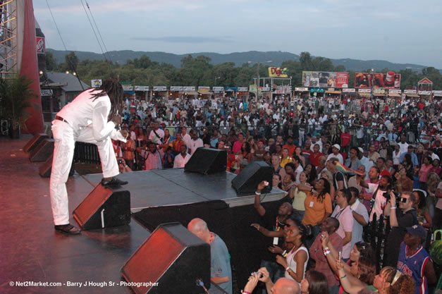 Buju Banton - Red Stripe Reggae Sumfest 2006 - The Summit - Jamaica's Greatest, The World's Best - Saturday, July 22, 2006 - Montego Bay, Jamaica - Negril Travel Guide, Negril Jamaica WI - http://www.negriltravelguide.com - info@negriltravelguide.com...!