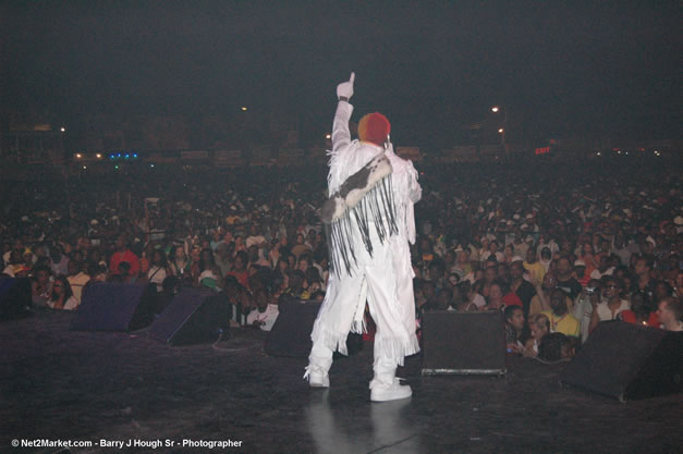 Elephant Man - Red Stripe Reggae Sumfest 2006 - Stormfront - The Blazing Dance Hall Night - Thursday, July 20, 2006 - Catherine Hall Venue - Montego Bay, Jamaica - Negril Travel Guide, Negril Jamaica WI - http://www.negriltravelguide.com - info@negriltravelguide.com...!