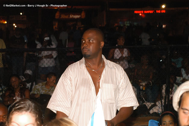 Venue - Audience at Red Stripe Reggae Sumfest 2006 - The Summit - Jamaica's Greatest, The World's Best - Saturday, July 22, 2006 - Montego Bay, Jamaica - Negril Travel Guide, Negril Jamaica WI - http://www.negriltravelguide.com - info@negriltravelguide.com...!