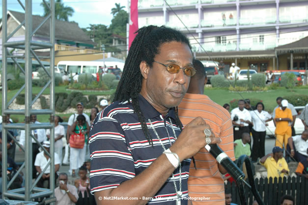 The Ministry of Toursim & The Jamaica Tourist Board present Tourism Awareness Concert in Commemoration of the Start of the 07/08 Winter Tourist Season - Guest Performers: Third World, Tessane Chin, Etana, Assassin, One Third, Christopher Martin, Gumption Band - Saturday, December 15, 2007 - Old Hospital Site, on the Hip Strip, Montego Bay, Jamaica W.I. - Photographs by Net2Market.com - Barry J. Hough Sr, Photographer - Negril Travel Guide, Negril Jamaica WI - http://www.negriltravelguide.com - info@negriltravelguide.com...!