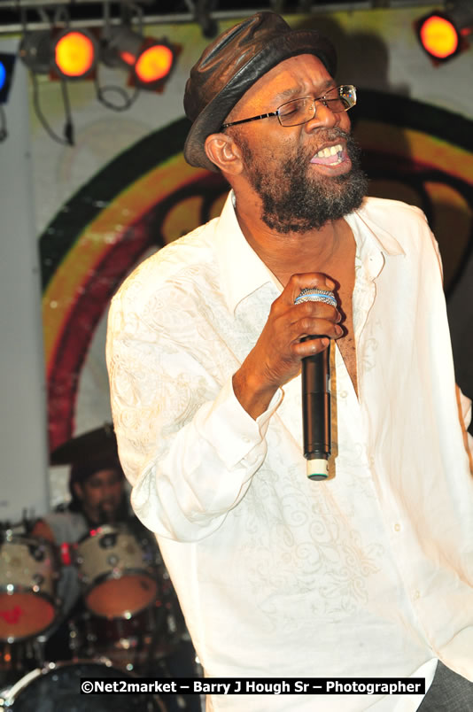 Beres Hammond @ Unite The People An International Reggae Fest, Featuring: Beres Hammond, Coco T, Queen Ifrica, Khalil, Cameal Davis, Iley Dread, Rochelle, Geoffrey Star, Ras Penco, Kool DeLoy, Otis Gayle, J.McKay, Tiney Winey, Venue at Norman Manley Boulevard, Negril, Westmoreland, Jamaica - Saturday, April 4, 2009 - Photographs by Net2Market.com - Barry J. Hough Sr, Photographer/Photojournalist - Negril Travel Guide, Negril Jamaica WI - http://www.negriltravelguide.com - info@negriltravelguide.com...!