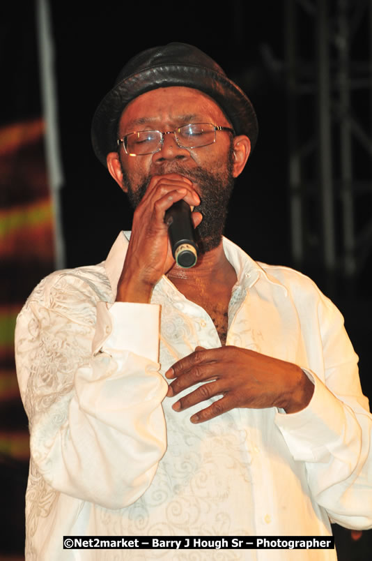 Beres Hammond @ Unite The People An International Reggae Fest, Featuring: Beres Hammond, Coco T, Queen Ifrica, Khalil, Cameal Davis, Iley Dread, Rochelle, Geoffrey Star, Ras Penco, Kool DeLoy, Otis Gayle, J.McKay, Tiney Winey, Venue at Norman Manley Boulevard, Negril, Westmoreland, Jamaica - Saturday, April 4, 2009 - Photographs by Net2Market.com - Barry J. Hough Sr, Photographer/Photojournalist - Negril Travel Guide, Negril Jamaica WI - http://www.negriltravelguide.com - info@negriltravelguide.com...!