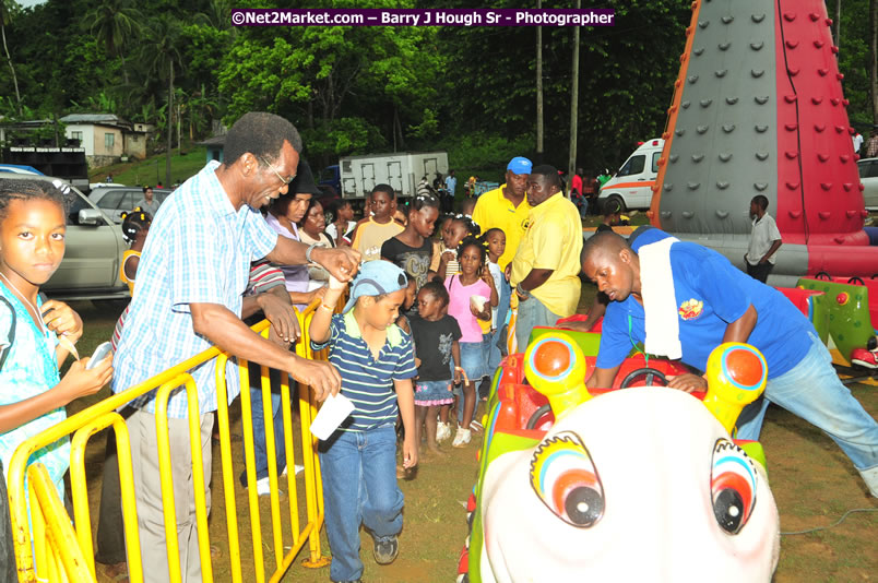 Usain Bolt of Jamaica - The Fastest Man In The World  - Usain Bolt Homecoming Celebrations - Press Conference at the Grand Bahia Principe &amp; Sherwood Content - Waldensia Primary School - Photographs by Net2Market.com - Barry J. Hough Sr. Photojournalist/Photograper - Photographs taken with a Nikon D300 - Negril Travel Guide, Negril Jamaica WI - http://www.negriltravelguide.com - info@negriltravelguide.com...!