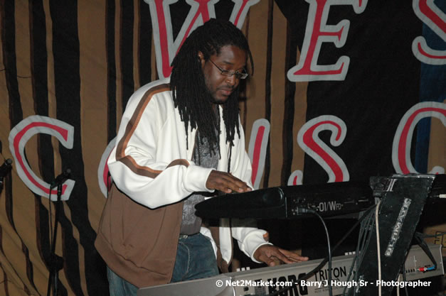 Freddie McGregor @ Western Consciousness 2007 - Presented by King of Kings Productons - Saturday, April 28, 2007 - Llandilo Cultural Centre, Savanna-La-Mar, Westmoreland, Jamaica W.I. - Negril Travel Guide, Negril Jamaica WI - http://www.negriltravelguide.com - info@negriltravelguide.com...!