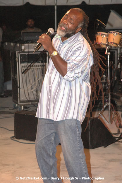 Freddie McGregor @ Western Consciousness 2007 - Presented by King of Kings Productons - Saturday, April 28, 2007 - Llandilo Cultural Centre, Savanna-La-Mar, Westmoreland, Jamaica W.I. - Negril Travel Guide, Negril Jamaica WI - http://www.negriltravelguide.com - info@negriltravelguide.com...!