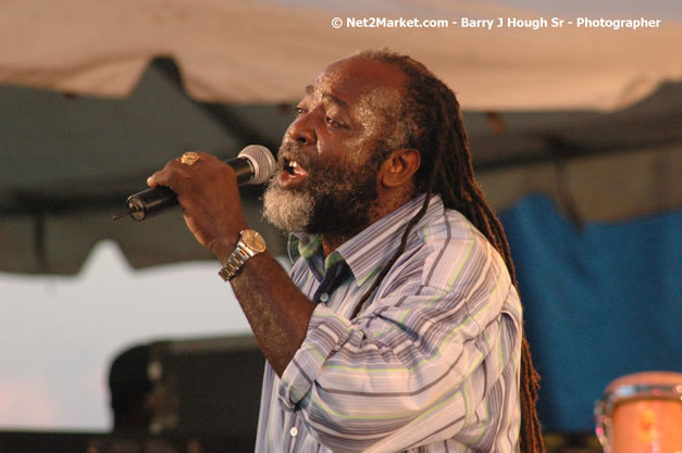 Freddie McGregor @ Western Consciousness 2007 - Presented by King of Kings Productons - Saturday, April 28, 2007 - Llandilo Cultural Centre, Savanna-La-Mar, Westmoreland, Jamaica W.I. - Negril Travel Guide, Negril Jamaica WI - http://www.negriltravelguide.com - info@negriltravelguide.com...!