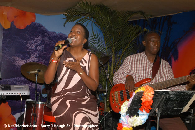 Venue & Audience - Air Jamaica Jazz & Blues Festival 2007 - The Art of Music -  Thursday, January 25th - 10th Anniversary - Air Jamaica Jazz & Blues Festival 2007 - The Art of Music - Tuesday, January 23 - Saturday, January 27, 2007, The Aqueduct on Rose Hall, Montego Bay, Jamaica - Negril Travel Guide, Negril Jamaica WI - http://www.negriltravelguide.com - info@negriltravelguide.com...!