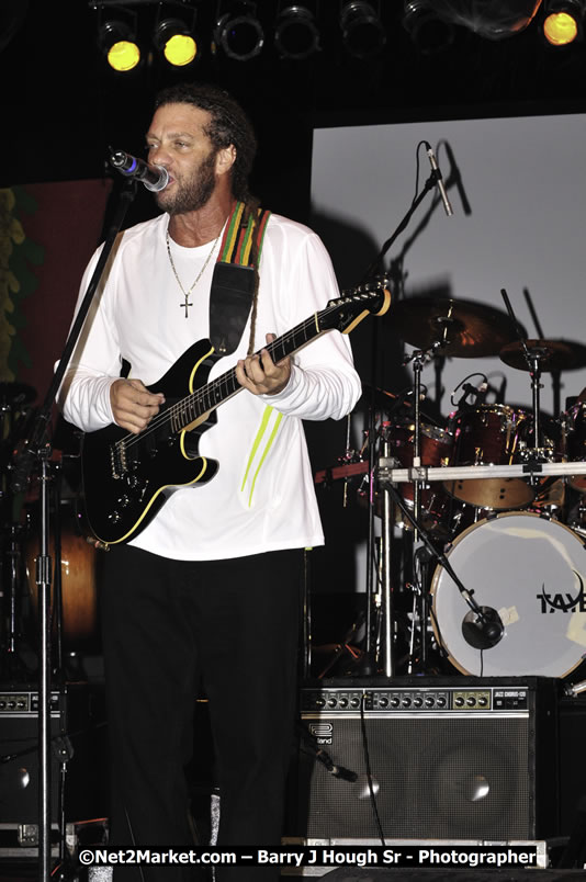 Andy Vernon @ Red Stripe Reggae Sumfest 2008 International Night 2, Catherine Hall, Montego Bay - Saturday, July 19, 2008 - Reggae Sumfest 2008 July 13 - July 19, 2008 - Photographs by Net2Market.com - Barry J. Hough Sr. Photojournalist/Photograper - Photographs taken with a Nikon D300 - Negril Travel Guide, Negril Jamaica WI - http://www.negriltravelguide.com - info@negriltravelguide.com...!