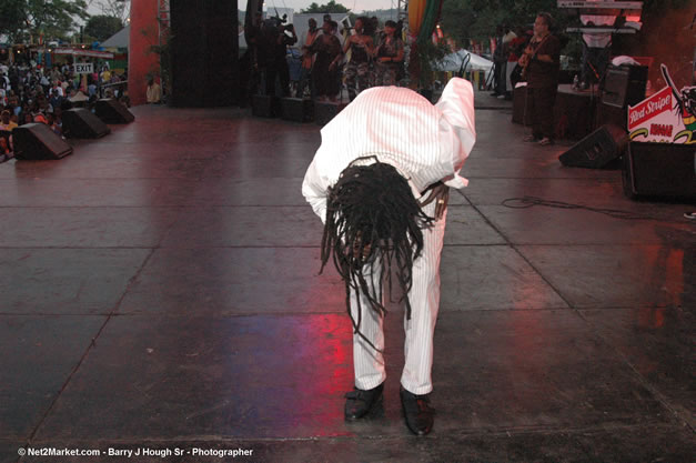 Buju Banton - Red Stripe Reggae Sumfest 2006 - The Summit - Jamaica's Greatest, The World's Best - Saturday, July 22, 2006 - Montego Bay, Jamaica - Negril Travel Guide, Negril Jamaica WI - http://www.negriltravelguide.com - info@negriltravelguide.com...!