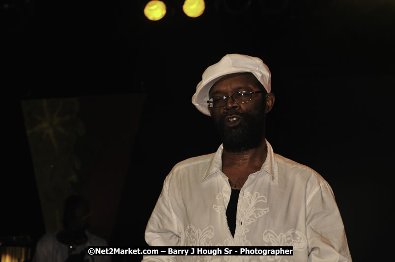 Beres Hammond @ Reggae Sumfest 2008 International Night 2, Catherine Hall, Montego Bay - Saturday, July 19, 2008 - Reggae Sumfest 2008 July 13 - July 19, 2008 - Photographs by Net2Market.com - Barry J. Hough Sr. Photojournalist/Photograper - Photographs taken with a Nikon D300 - Negril Travel Guide, Negril Jamaica WI - http://www.negriltravelguide.com - info@negriltravelguide.com...!