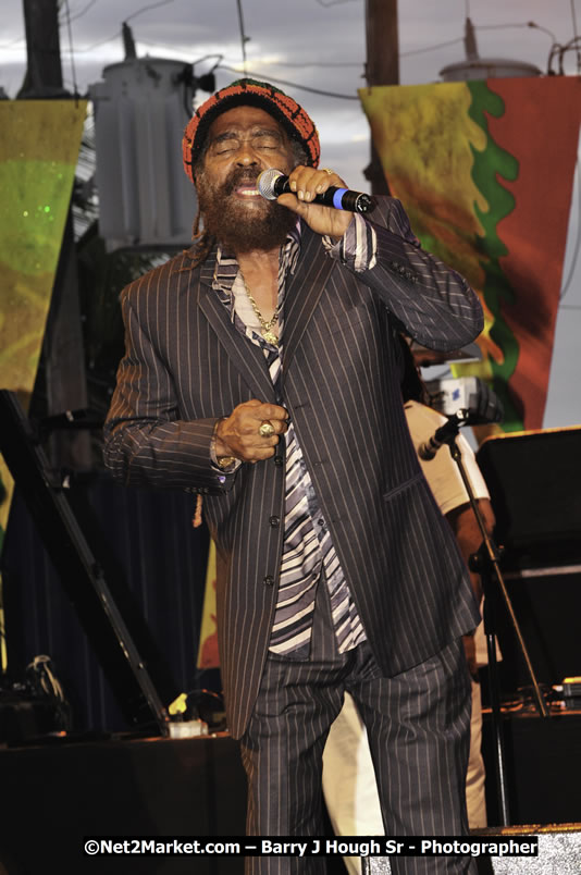 John Holt @ Reggae Sumfest 2008 International Night 2, Catherine Hall, Montego Bay - Saturday, July 19, 2008 - Reggae Sumfest 2008 July 13 - July 19, 2008 - Photographs by Net2Market.com - Barry J. Hough Sr. Photojournalist/Photograper - Photographs taken with a Nikon D300 - Negril Travel Guide, Negril Jamaica WI - http://www.negriltravelguide.com - info@negriltravelguide.com...!